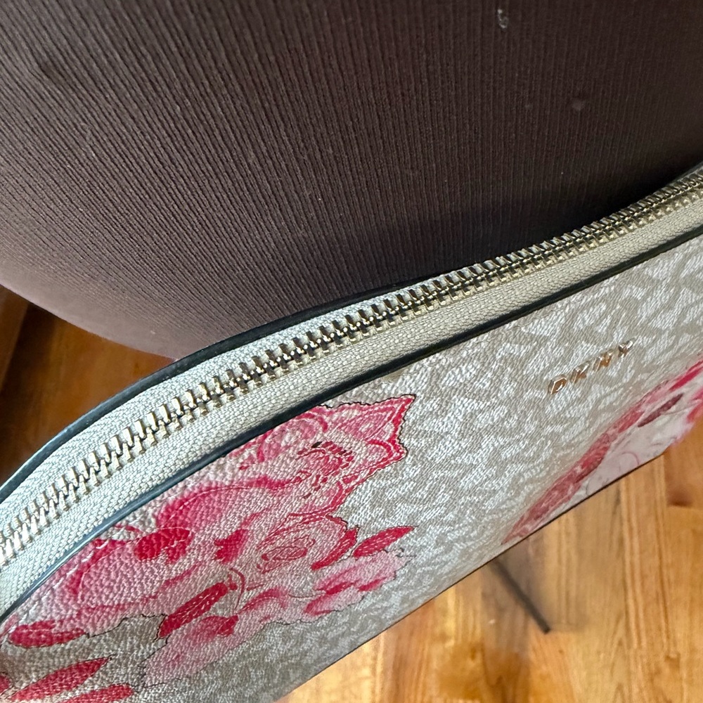 DKNY Lt Tan Floral Crossbody Bag - Picture 11 of 13